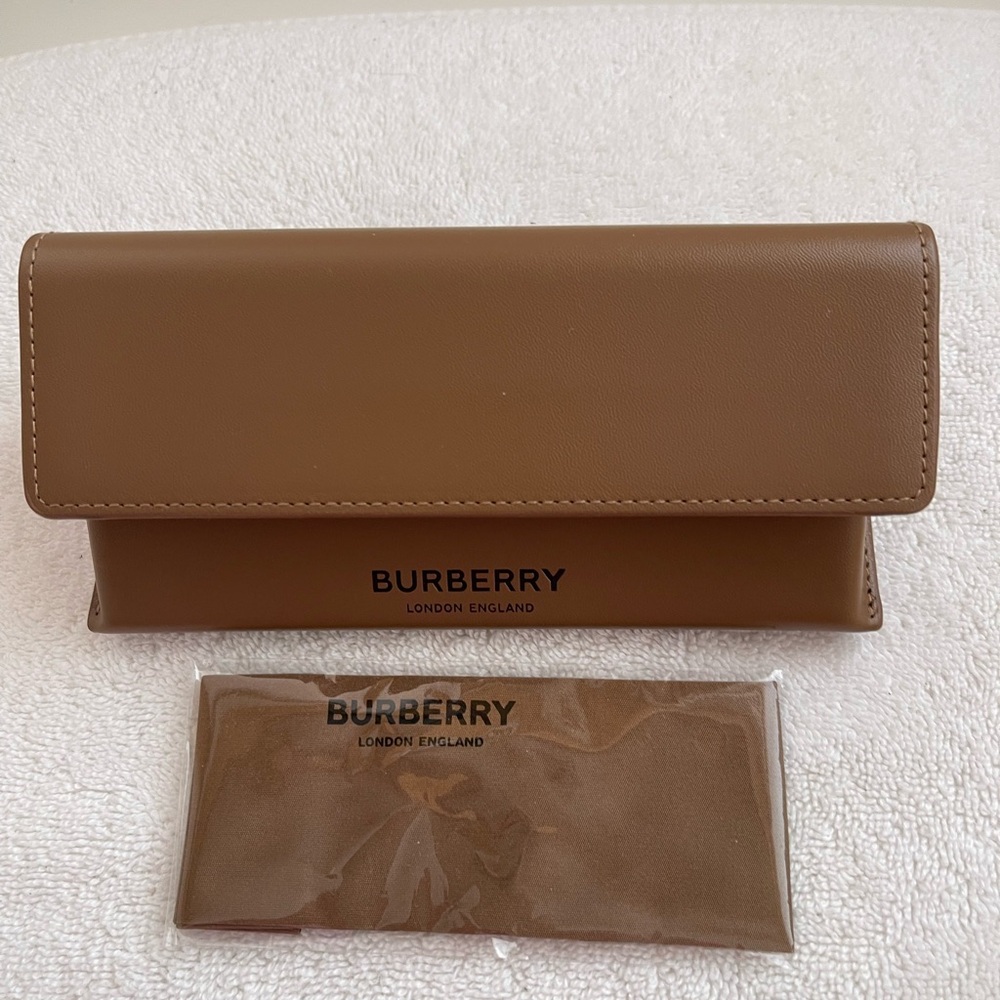 NEW BURBERRY Eyeglasses/Sunglasses Case